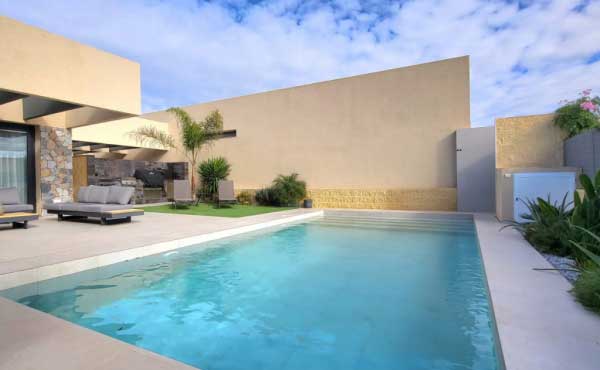 deine_villa_am_fusse_des_berges_und_golfanlage